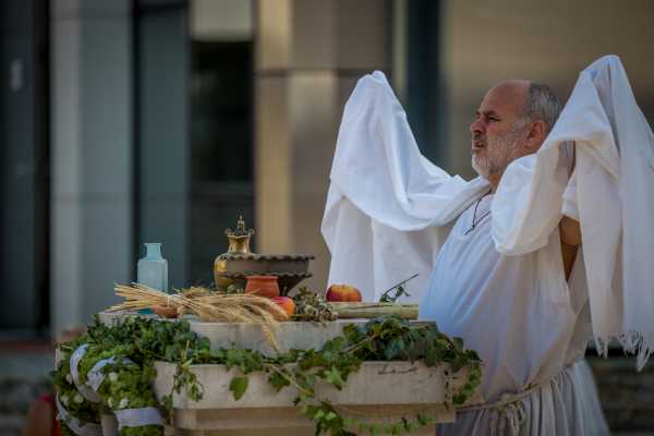 Templomnyitó szertartás és áldozatbemutatás