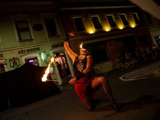 Tűzvarázs a karneváli éjszakában